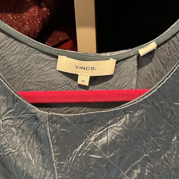 Vince blue sleeveless textured with sheen top size XS - Picture 2 of 4